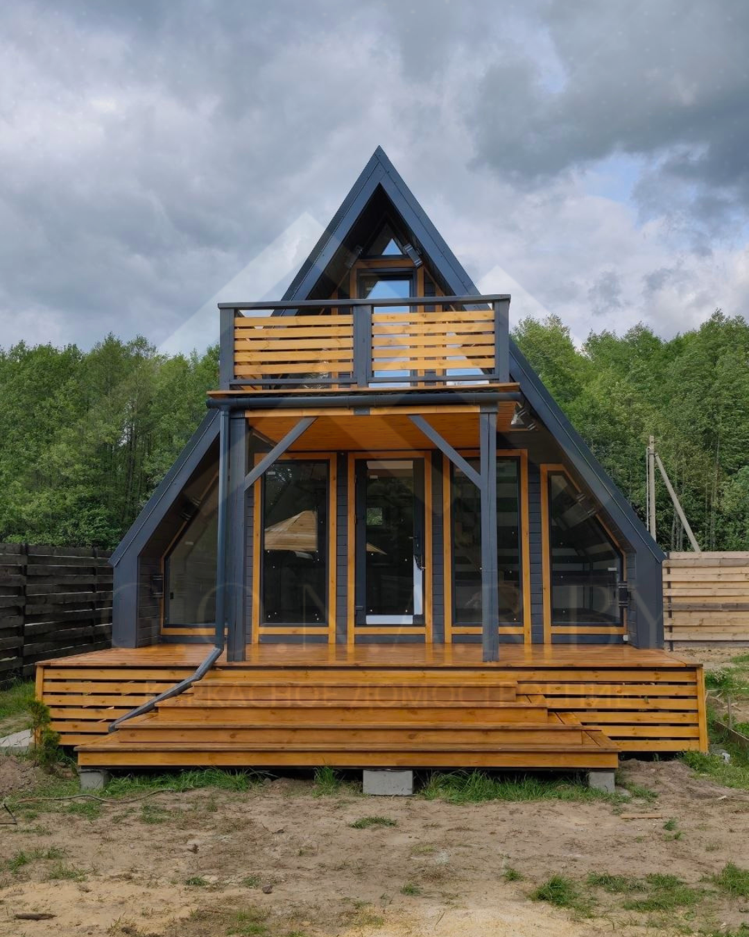 А-фрейм 6х8 с аттиковой стеной и балконом — изображение 2